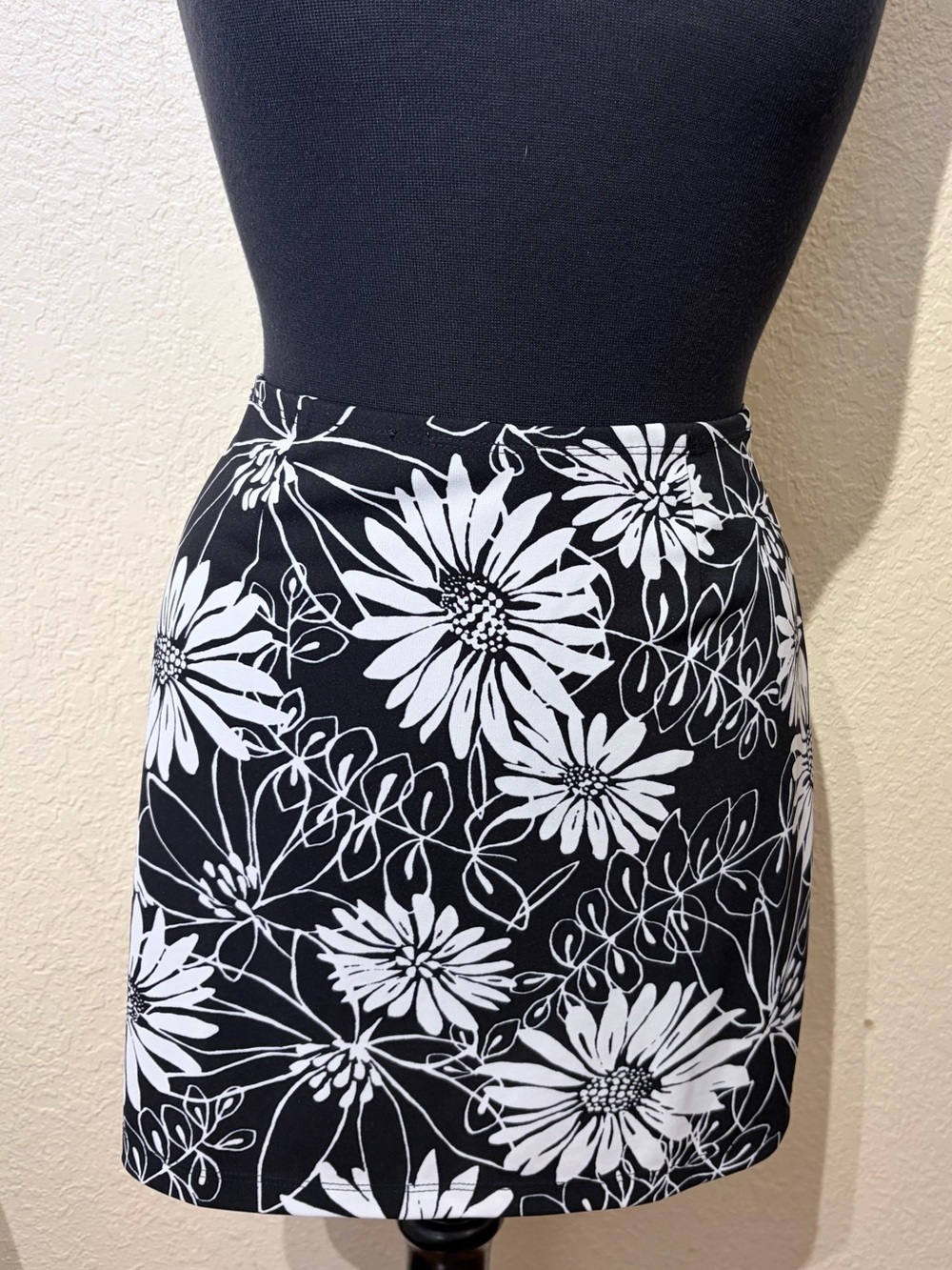 Express Black & White Floral Mini Skirt - Classic Women's Skirt